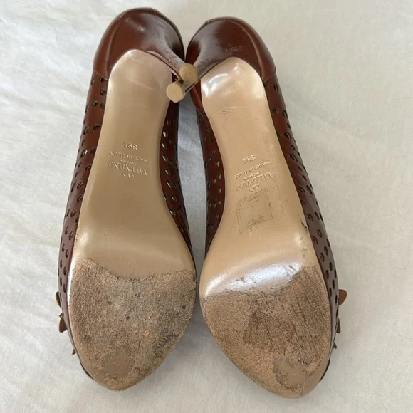 Valentino Garavani Leather Floral Pumps / heels - Picture 5 of 8